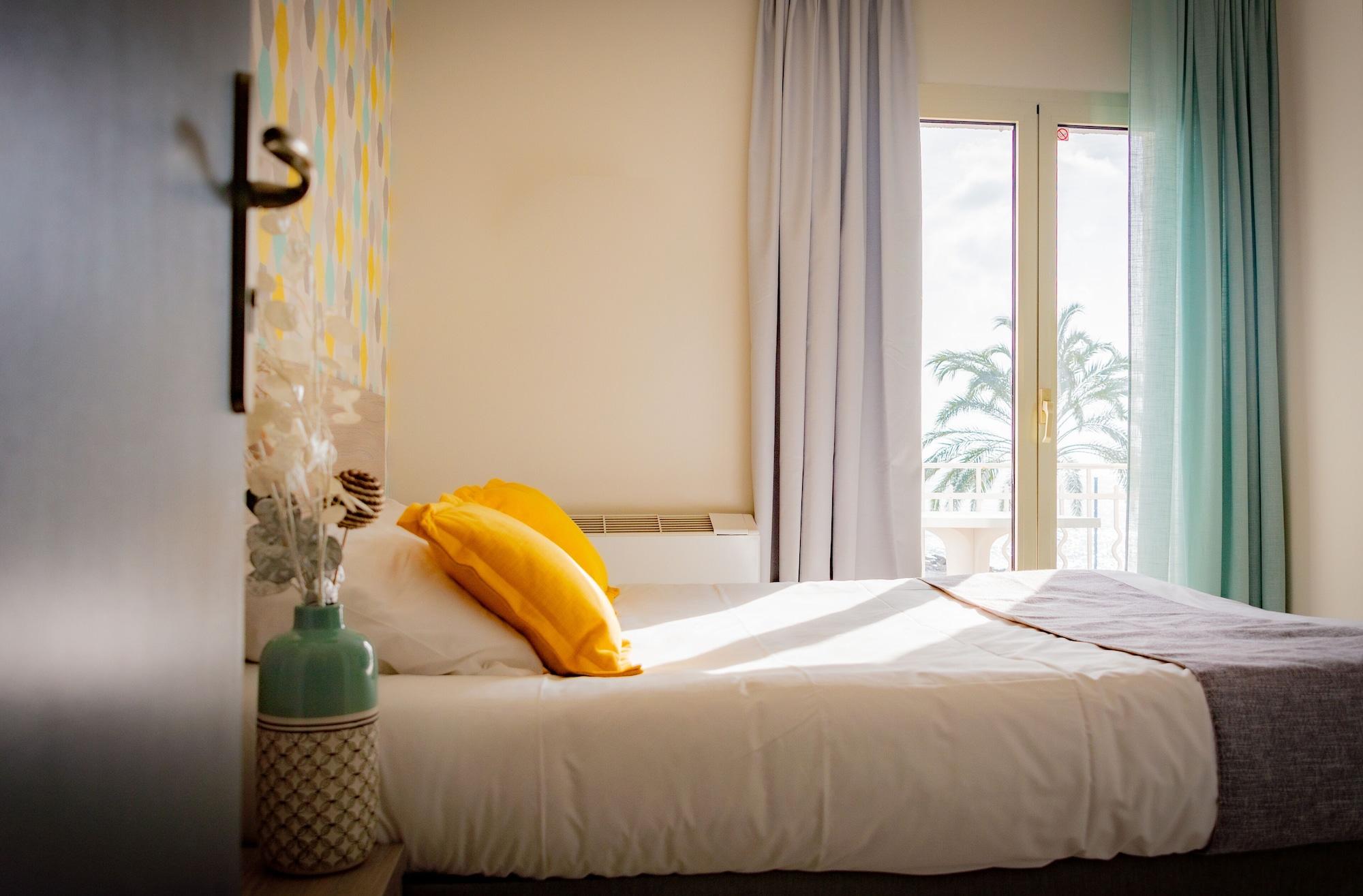 Hotel Et Appartements Reine D'Azur โรกบรูน-กัป-มาร์แต็ง ภายนอก รูปภาพ